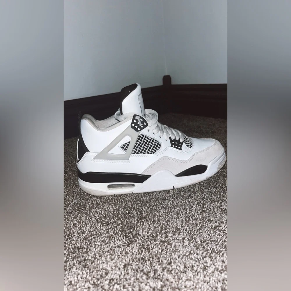 Jordan 4’s Retro Military Black - Picture 5 of 7